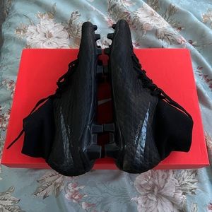 Nike Men HyperVenom Soccer Cleats ~ Size: 10